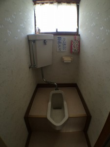 ２Ｆ before 段差がある和式トイレでした。