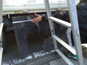 丈夫な屋根に、こんなに「大きな穴」が開いていました