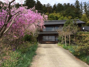 ときがわ町の自然に囲まれた、築１００年、風情のある古民家です