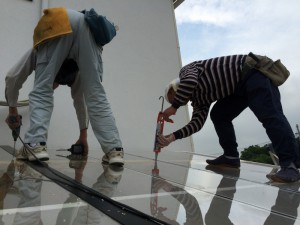 雨が漏らないように、丁寧に施工します