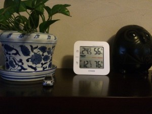 写真温度計　上段：室内（無暖房） 下段：外気