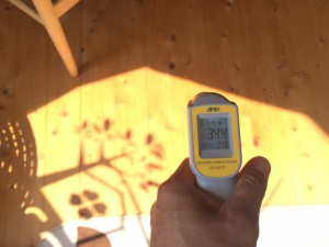 室内の床　表面温度　測定