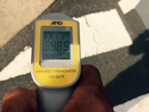 熊谷15:30　路面　白線表面温度 48℃でした