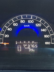 本日１７：００ごろの 車外温度　なんと ３９℃ こりゃ！暑い