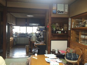 以前のお部屋 リビング（居間）から キッチンを望む