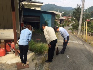 四隅のお清めが終わると北東に戻り　二礼に拍手一礼のご作法で　感謝の気持ちを込めてお参りしました 