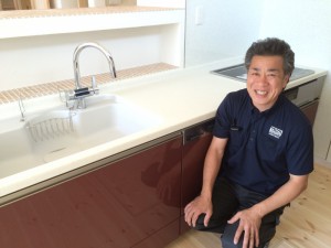 水素水の取付 専門スタッフの尾上さんも「やっぱり、良いですよね！」満面の笑みです