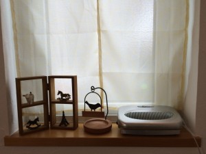 我が家では窓のところにオゾン発生器を置いています