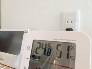 室内の温度24.8度。湿度５１％。あったか～い！！