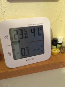 本日の朝の我が家温湿度計