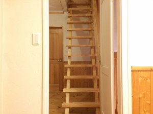 after　木製のオープン階段。圧迫感がなく、とってもステキです