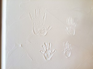 家族４人の手形。みんなで楽しく暮らそうね