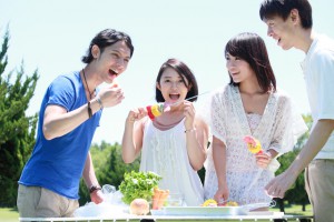 青空の下　バーベキュー楽しいよ