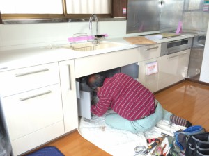 電気工事で、IHが使えるように最終調整です