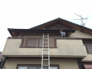 バルコニー部分の「雨樋」交換です