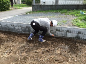 まずは、敷地内の地面の高さを確認