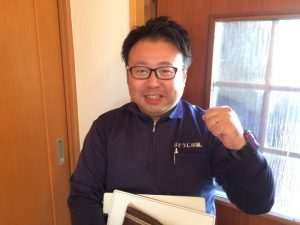 クリーニング職人さんを育てる立場の、新野さん。確かな技術の持ち主です