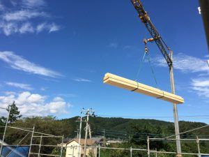 青空のもと、木材も気持ちよさそうです