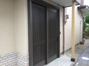 after　千本格子の新しい玄関引戸。落ち着いた雰囲気がステキです