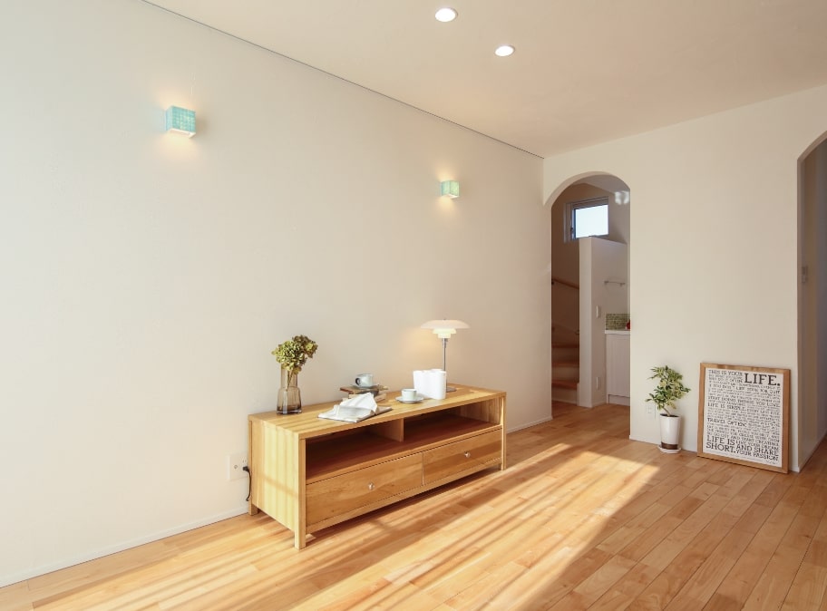 自然素材を使用した明るく快適な室内