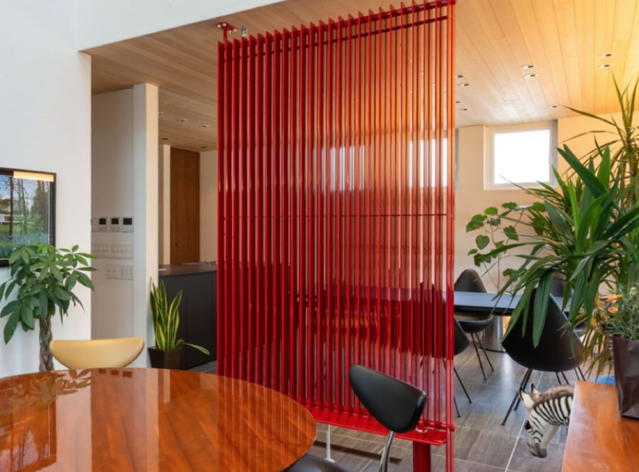 自然素材を使用した明るく快適な室内